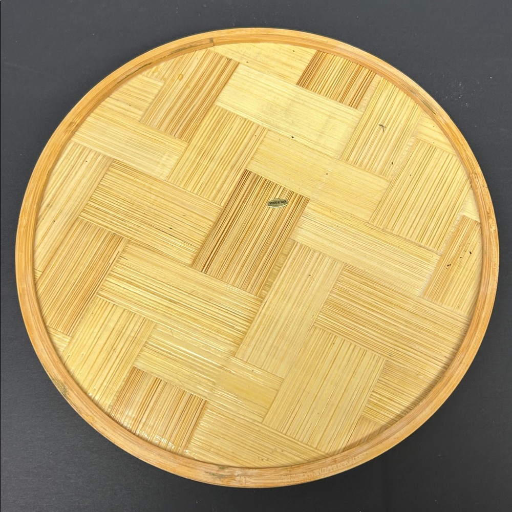 Vintage round bamboo & rattan serving tray with preserved florals & butterfly - Picture 2 of 10